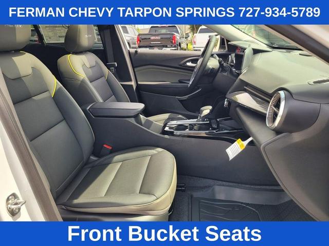 Photo of 2025 Summit White Chevrolet Trax