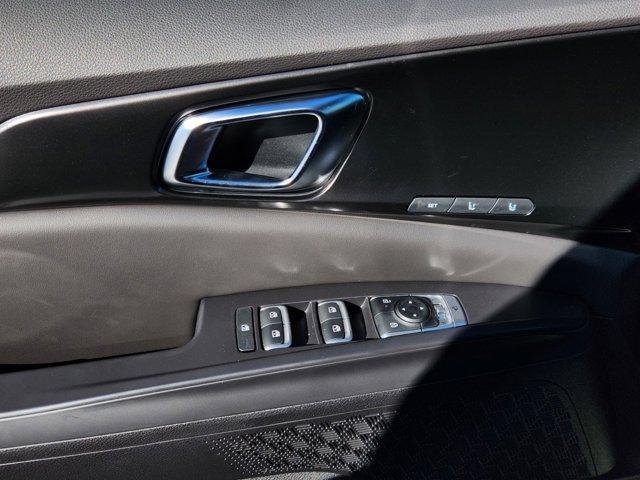 Photo of 2025 Ceramic Silver Kia Carnival Hybrid