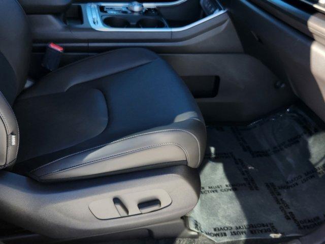 Photo of 2025 Ceramic Silver Kia Carnival Hybrid