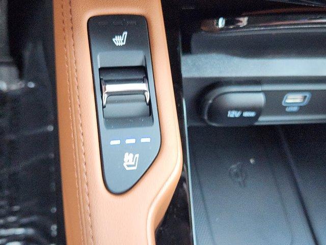 Photo of 2025 Glacial White Pearl Kia Telluride