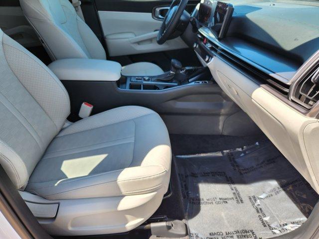 Photo of 2025 Glacial White Pearl Kia Sorento