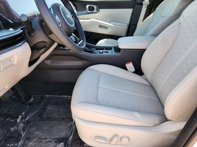 Photo of 2025 Glacial White Pearl Kia Sorento