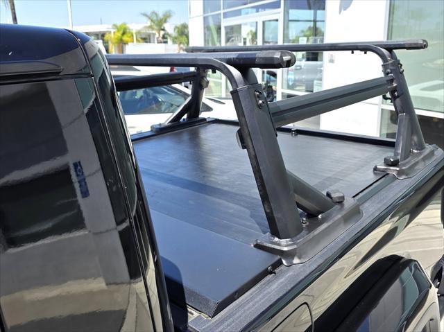 Photo of 2022 Black Clearcoat Jeep Gladiator