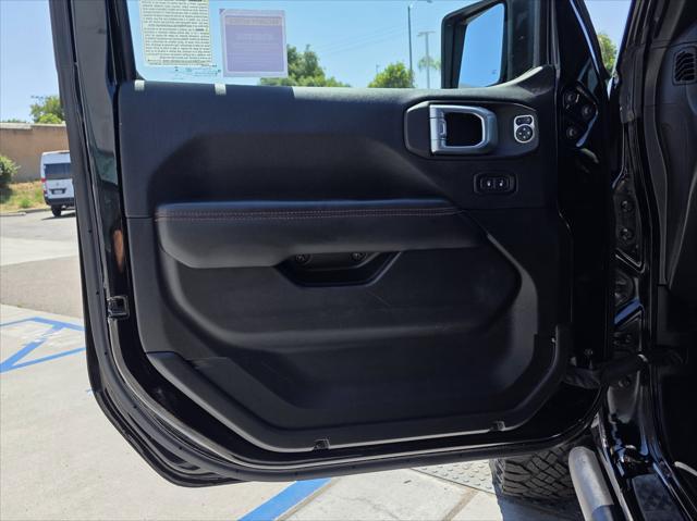 Photo of 2022 Black Clearcoat Jeep Gladiator