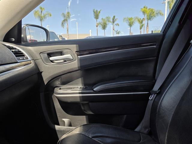 Photo of 2019 Bright White Clearcoat Chrysler 300