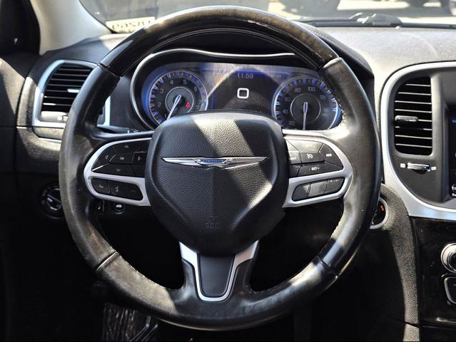 Photo of 2019 Bright White Clearcoat Chrysler 300