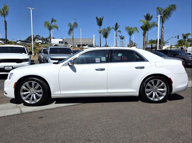 Photo of 2019 Bright White Clearcoat Chrysler 300