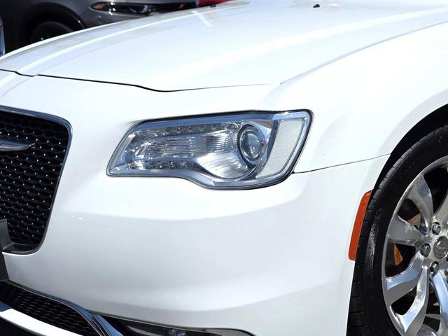 Photo of 2019 Bright White Clearcoat Chrysler 300