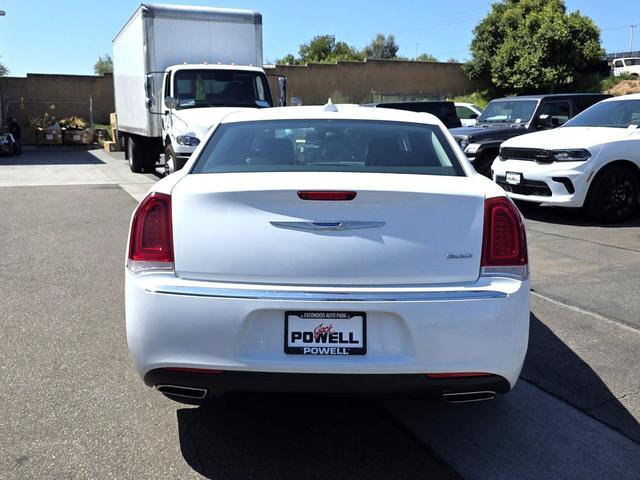 Photo of 2019 Bright White Clearcoat Chrysler 300
