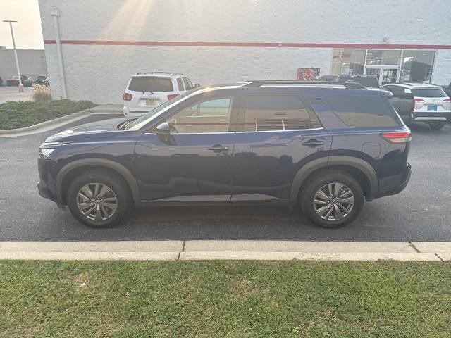 Photo of 2024 Deep Ocean Blue Pearl Nissan Pathfinder