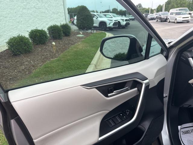 Photo of 2019 Silver Sky Metallic Toyota RAV4
