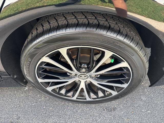 Photo of 2020 Midnight Black Metallic Toyota Camry