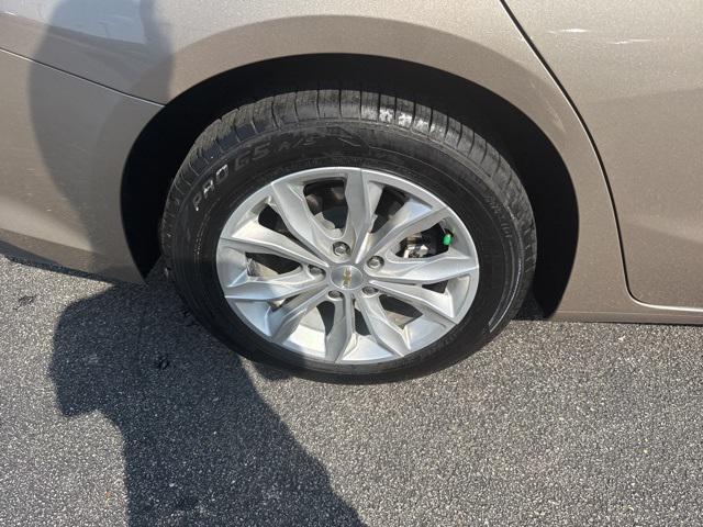 Photo of 2024 Mineral Gray Metallic Chevrolet Malibu