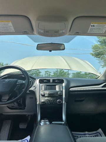 Photo of 2018 Gold Ford Fusion Hybrid
