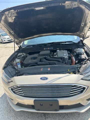 Photo of 2018 Gold Ford Fusion Hybrid