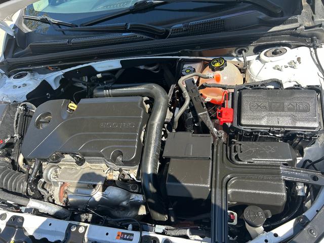 Photo of 2020 White Chevrolet Malibu