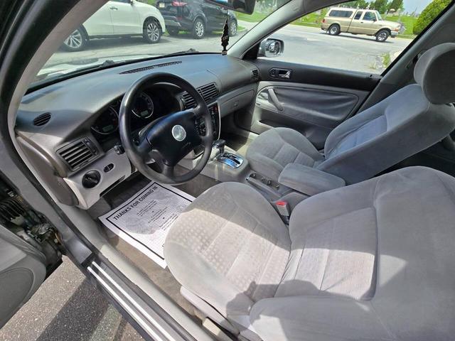 Photo of 2003 Pewter Volkswagen Passat