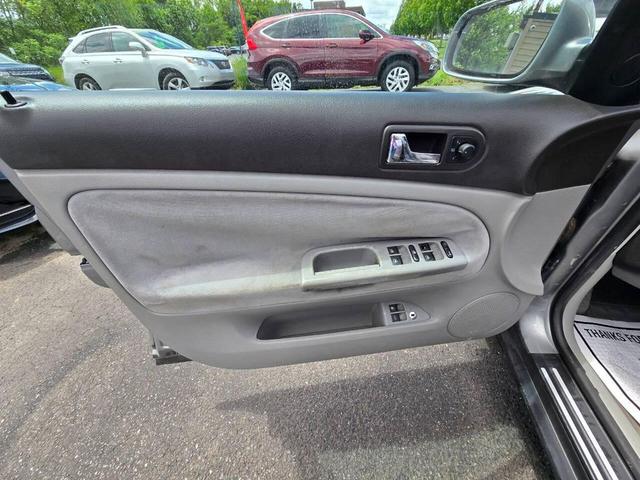 Photo of 2003 Pewter Volkswagen Passat
