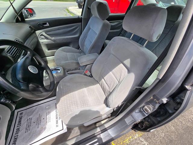 Photo of 2003 Pewter Volkswagen Passat