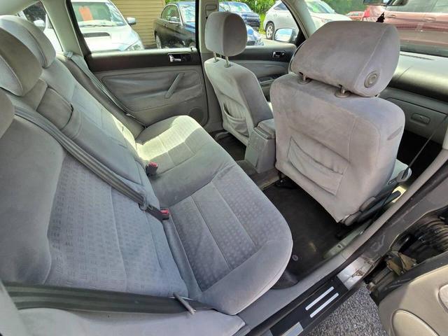 Photo of 2003 Pewter Volkswagen Passat