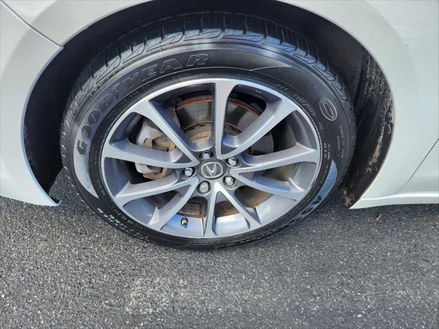 Photo of 2015 White Acura TLX