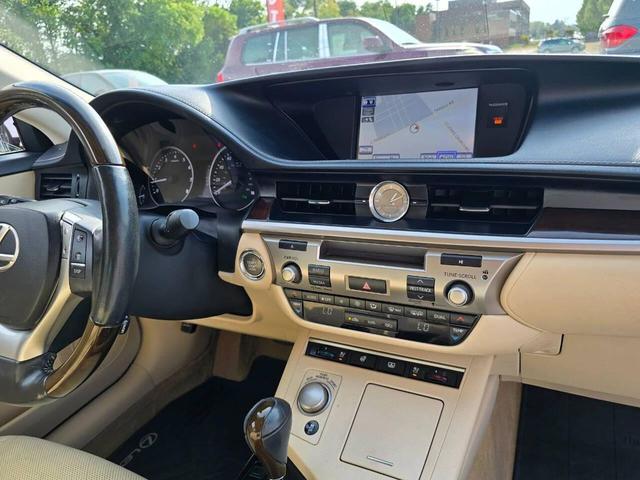 Photo of 2014 Black Lexus ES 350