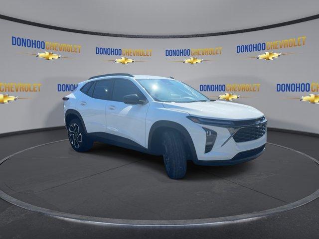 Photo of 2025 Summit White Chevrolet Trax