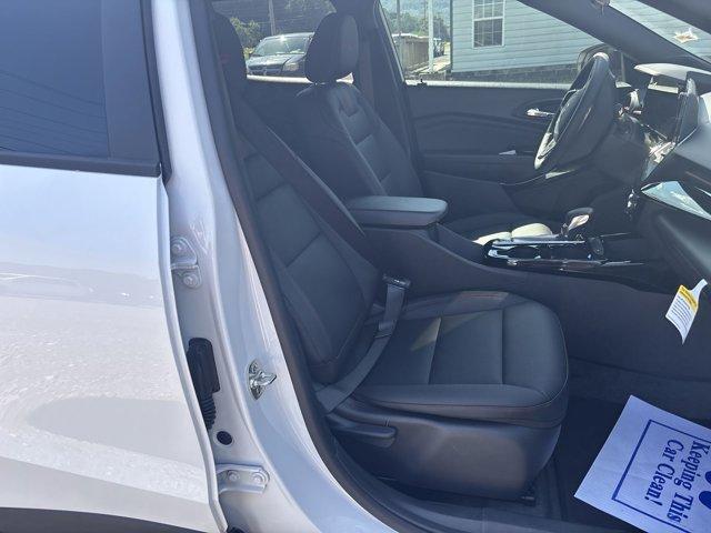 Photo of 2025 Summit White Chevrolet Trax
