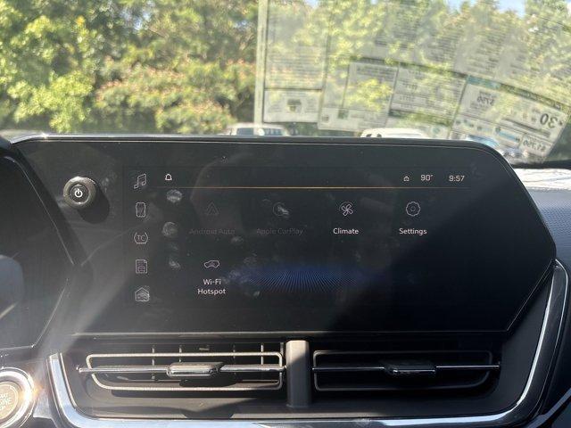 Photo of 2025 Summit White Chevrolet Trax