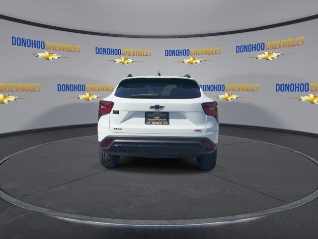 Photo of 2025 Summit White Chevrolet Trax