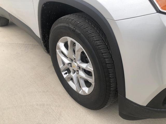 Photo of 2020 Silver Ice Metallic Chevrolet Traverse