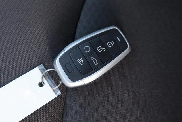 Photo of 2019 Mosaic Black Metallic Chevrolet Malibu