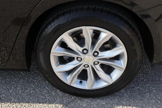 Photo of 2019 Mosaic Black Metallic Chevrolet Malibu