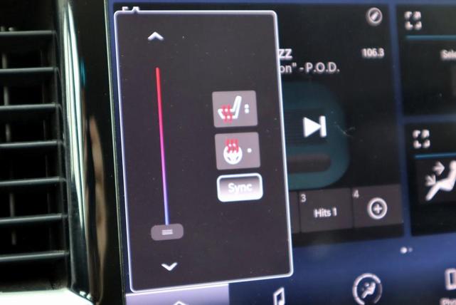 Photo of 2022 Brilliant Black Crystal Pearlcoat Chrysler Pacifica