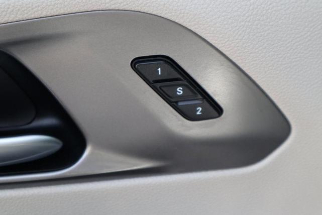Photo of 2022 Brilliant Black Crystal Pearlcoat Chrysler Pacifica