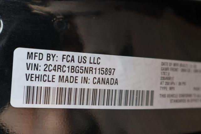 Photo of 2022 Brilliant Black Crystal Pearlcoat Chrysler Pacifica