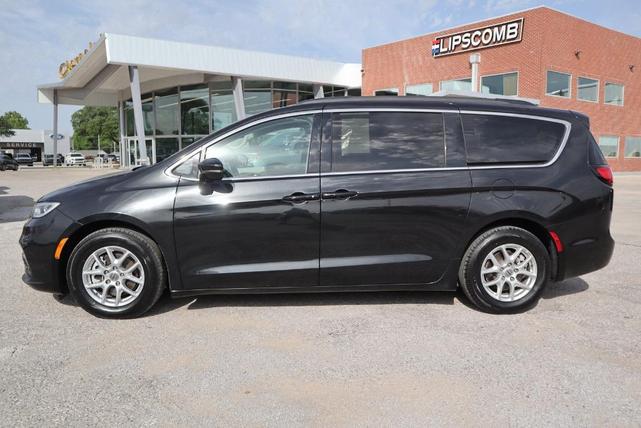 Photo of 2022 Brilliant Black Crystal Pearlcoat Chrysler Pacifica