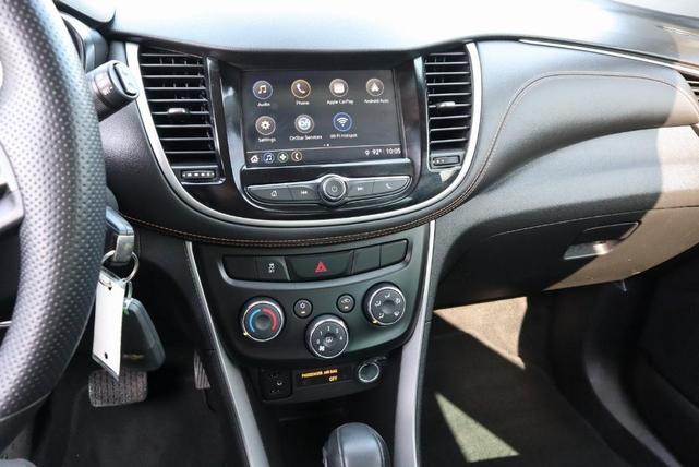 Photo of 2018 Silver Ice Metallic Chevrolet Trax