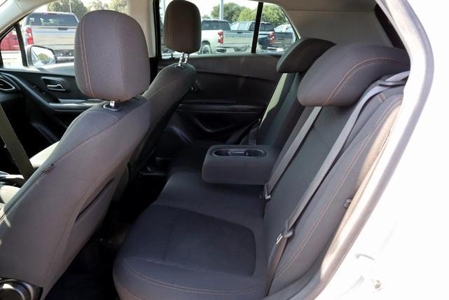 Photo of 2018 Silver Ice Metallic Chevrolet Trax
