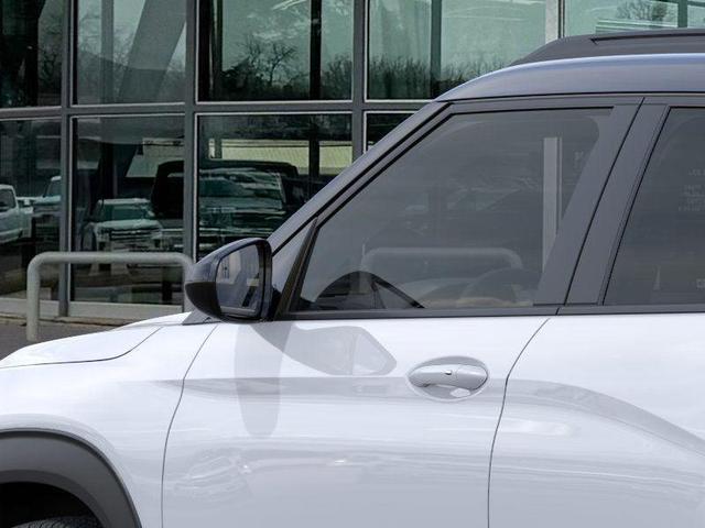 Photo of 2026 Iridescent Pearl Tricoat Chevrolet Trailblazer
