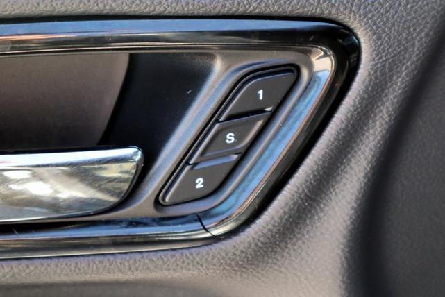 Photo of 2022 DB Black Crystal Clearcoat Dodge Durango