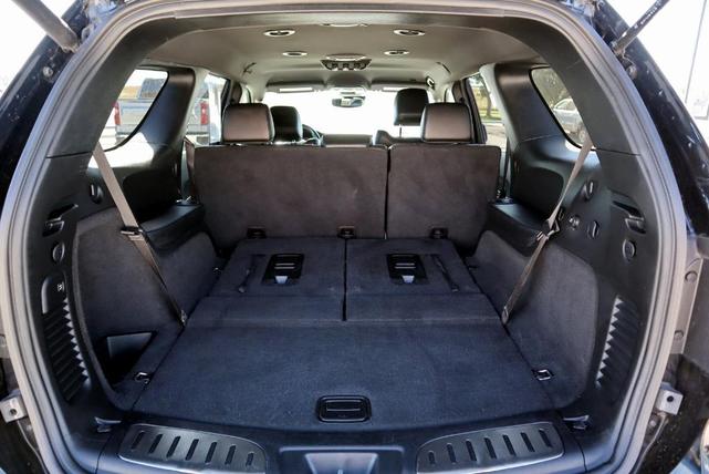 Photo of 2022 DB Black Crystal Clearcoat Dodge Durango