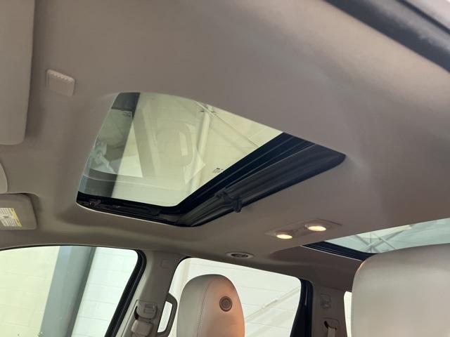 Photo of 2015 White Diamond Tri-Coat Chevrolet Traverse