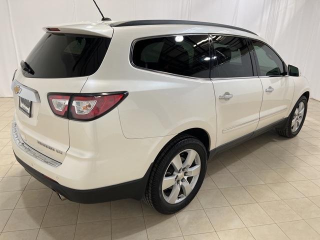 Photo of 2015 White Diamond Tri-Coat Chevrolet Traverse