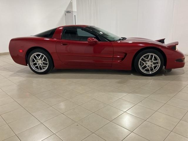 Photo of 1999 Magnetic Red Metallic Chevrolet Corvette