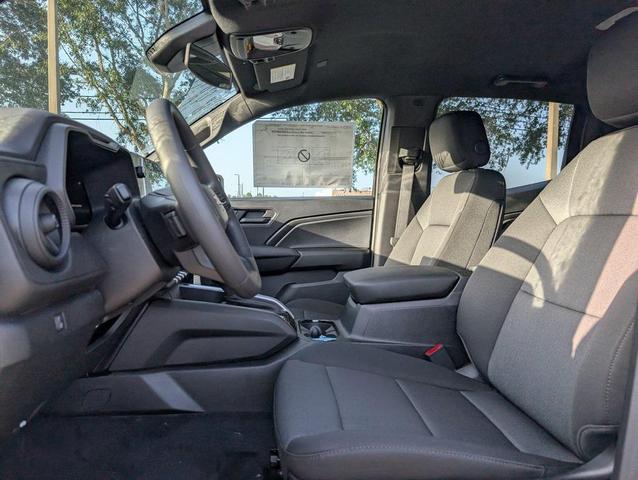 Photo of 2025 Snowdrift Metallic Chevrolet Colorado