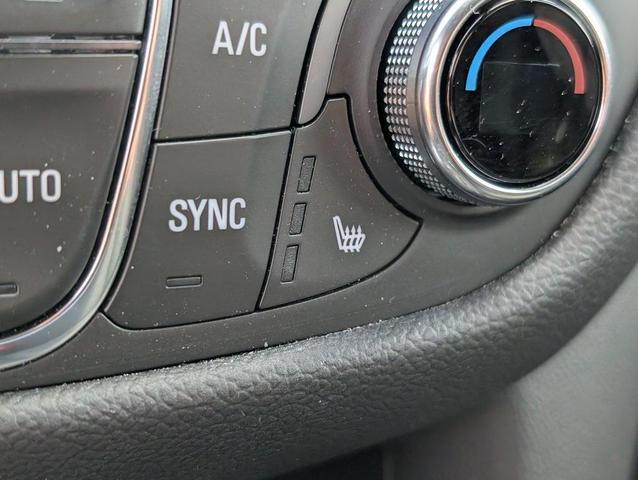 Photo of 2022 Silver Ice Metallic Chevrolet Equinox