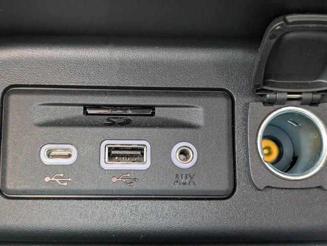 Photo of 2022 Silver Ice Metallic Chevrolet Equinox