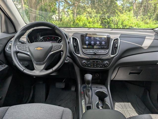 Photo of 2022 Silver Ice Metallic Chevrolet Equinox