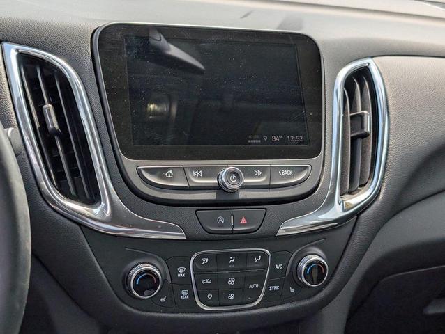 Photo of 2022 Silver Ice Metallic Chevrolet Equinox